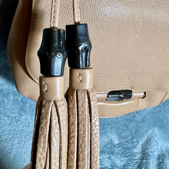 Gucci Bamboo Nouveau Camellia Medium
Fringe Bag - Picture 9 of 17